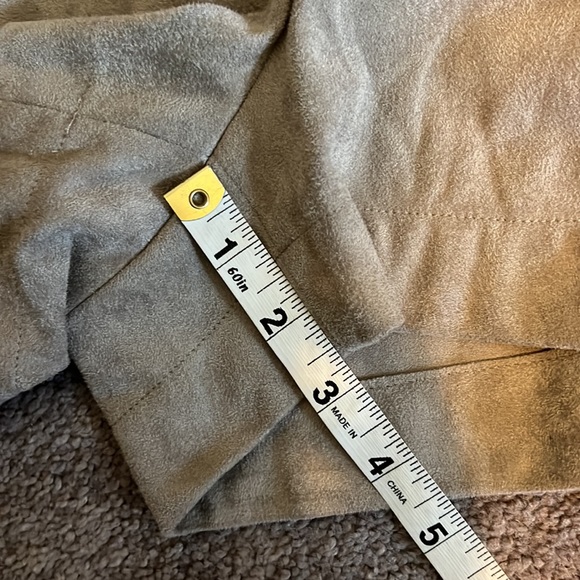 Cupcakes and Cashmere size 6 shorts faux suede - Picture 10 of 10
